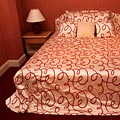 Lit de chambre à coucher tapissé par Tapissiers Neves Paris
